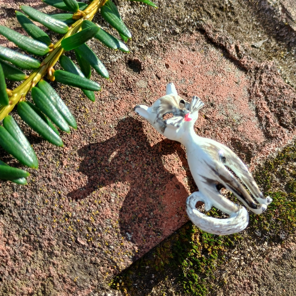 VTG Mid-century enamel Siamese cat brooch, kitsch core vibes, cat lady - Picture 2 of 8
